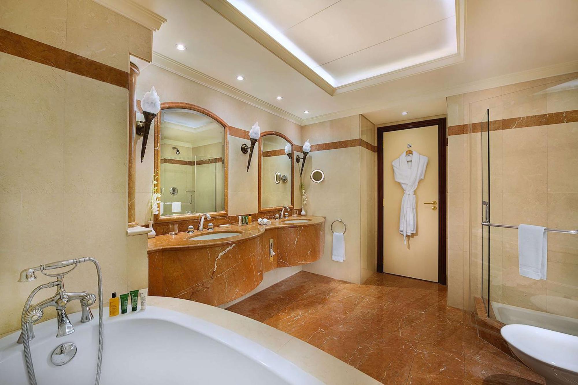 Hotel Habtoor Metropolitan Palace